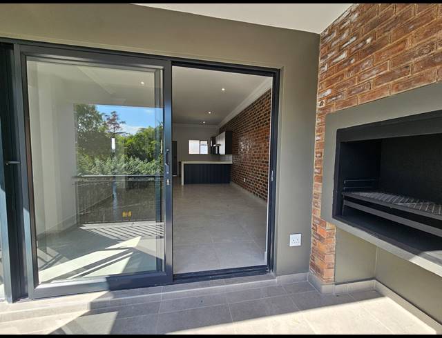 3 BEDROOM APARTMENT FOR SALE IN BRYANSTON